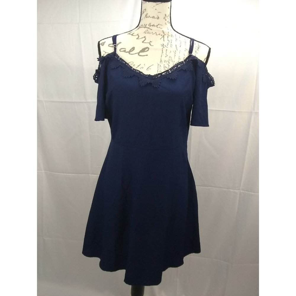 E M strap/ cold shoulder Dress size Large